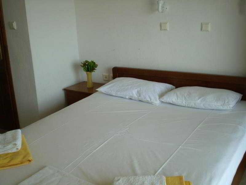 Dolphins House Apartment Koinira Exterior photo